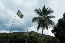 Le drapeau du Front de liberation nationale kanak socialiste (FLNKS) à Poindimie, en Nouvelle-Calédonie, le 26 septembre 2018