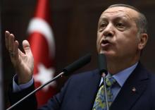 Le président turc Tayyip Erdogan s'exprime devant des membres de son parti (AKP) au Parlement à Ankara, le 16 octobre 2018.
