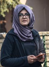 La fiancée turque du journaliste saoudien Jamal Khashoggi, Hatice Cengiz, le 3 octobre 2018 devant le consulat d'Arabie saoudite à Istanbul où il a été vu pour la dernière fois