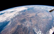 Photo founie par l'Agence spatiale européenne (ESA) le 7 août 2018 montrant les zones de sécheresse en Allemage et en Europe centrale visibles depuis la Station Spatiale internationale