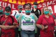 Des employés de McDonald's et d'autres chaînes de restauration rapide manifestent contre le harcèlement au travail, le 18 septembre 2018 à Chicago