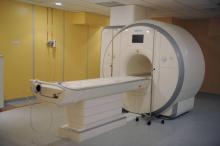 Les fabricants d'IRM tentent de réduire la consommation d'énergie fossile de ces volumineux appareils d'imagerie médicale, friands d'hélium liquide