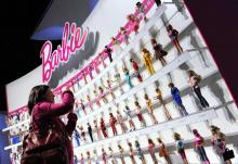 La poupée Barbie est déclinée en dizaines de modèles, présentés le 14 février 2010 à New York