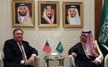 Le secrétaire d'Etat américain Mike Pompeo rencontre le ministre saoudien des Affaires Etrangères, Adel al-Jubeir, à Riyadh, le 16 octobre 2018