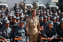 Le général afghan Abdul Raziq (au centre) le 19 février 2018 dans une académie de police