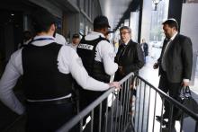 Arrivée de Jean-Luc Mélenchon dans les locaux de la police anticorruption (Oclciff) à Nanterre, jeudi 18 octobre 2018