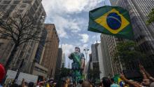 Les supporters du candidat d'extrême-droite à la présidentielle Jai Bolsonaro défilent le 30 septembre 2018 dans les rues de Sao Paulo au Brésil