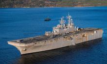 L'USS Iwo Jima, un navire d'assaut amphibie américain, près des côtes norvégiennes lors de l'exercice de l'Otan Trident Juncture 18, le 29 octobre 2018.