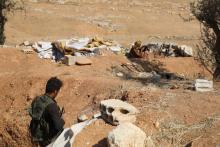 Des rebelles syriens du Front national de libération (FNL) positionnés sur une colline dans la localité d'al-Eiss, dans le sud-ouest de la province d'Alep, le 7 octobre 2018.