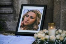 Un portrait de la journaliste bulgare Viktoria Marinova, lors de ses obsèques à Roussé, en Bulgarie le 12 octobre 2018