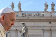 Le pape François arrive sur la place Saint-Pierre au Vatican, le 10 octobre 2018
