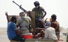 Des hommes des forces yéménites pro-gouvernementales poursuivent le combat pour le contrôle de la ville portuaire de Hodeidah à l'ouest de Sanaa