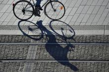 Infrastructures cyclables, lutte contre le vol, incitations aux entreprises, "savoir rouler": avec son "plan vélo et mobilités actives" présenté vendredi à Angers, le gouvernement ambitionne de triple