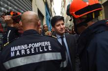 Le ministre du Logement Julien Denormandie félicite des équipes de secours le 29 novembre 2018 à Marseille