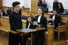 Des lycéens jouent un procès procès pour violences conjugales, le 28 novembre 2018 au tribunal d'Ajaccio, en Corse