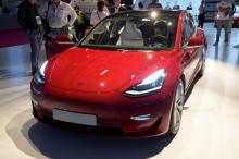 La Model 3 de Tesla est exposée au Mondial de l'Automobile, à Paris, le 2 octobre 2018