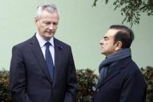 Le ministre de l'Economie, Bruno Le Maire (g), et le PDG de Renault Carlos Ghosn, dans l'usine du constructeur automobile de Maubeuge, le 8 novembre 2018