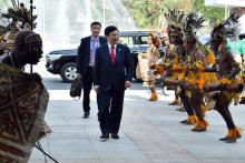 Le ministre vietnamien des affaires étrangères, Pham Binh Minh, arrive au 30e sommet de l'Apec, le 15 novembre 2018 à Port Moresby