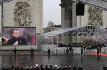 Emmanuel Macron prononce une allocation célébrant le centenaire de l'armistice du 11 novembre 1918, sous l'Arc de Triomphe à Paris