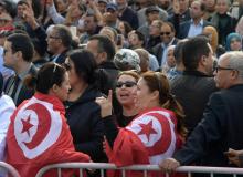 Des manifestants tunisiens rassemblés, à l'occasion d'une grève générale des fonctionnaires, à Tunis le 22 novembre 2018