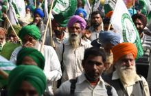 Des agriculteurs indiens participent à une manifestation à New Delhi pour réclamer une session parlementaire consacrée à leur situation, le 30 novembre 2018