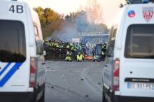 A Virsac, près de Bordeaux, des manifestants font face aux forces de l'ordre, le 18 novembre 2018