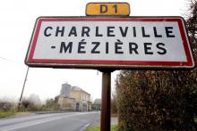 Un panneau indicateur à l'entrée de Charleville-Mézières, le 13 décembre 2013 dans les Ardennes