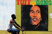 Un mural du chanteur jamaïcain Bob Marley, le 8 février 2009 à Kingston