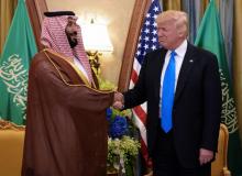Le prince héritier d'Arabie saoudite, Mohammed ben Salmane (G), rencontre le président américain Donald Trump le 20 mai 2017 à Ryad