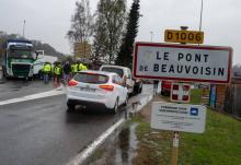 La conductrice qui a écrasé le 17 novembre 2018 une manifestante en "gilet jaune" au Pont-de-Beauvoisin en Savoie a été mise en examen et placée sous contrôle judiciaire