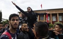 Des élèves marocains protestent contre la décision subite du gouvernement de ne pas revenir à l'heure d'hiver, le 12 novembre 2018 dans le centre de la capitale Rabat