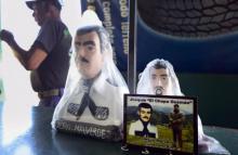 Des statuettes représentant le baron de la drogue Joaquín "Chapo" Guzmán, et Jesús Malverde, vénéré comme le saint des narcotrafiquants, photographiées dans un magasin de l'Etat mexicain de Sinaloa en