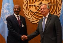 Le secrétaire général des Nations unies Antonio Guterres (à droite) avec le ministre des Affaires étrangères de l'Erythrée Osman Saleh Mohammed à l'ONU à New York le 27 septembre 2018