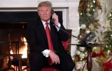 Donald Trump, le 24 décembre 2018, à la Maison Blanche, répond à la ligne téléphonique du Père Noël