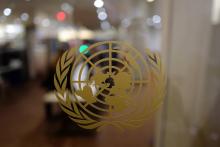 Le logo de l'Organisation des Nations unies (ONU) photographié dans un couloir du siège de l'organisme à New York, le 25 septembre 2018