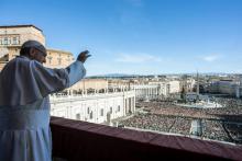 Le pape François au balcon de la basilique Saint-Pierre, au Vatican, pour son message de Noël, le 25 décembre 2018