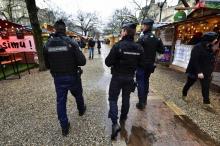 Des gendarmes en patrouille dans le marché de Noël de Bordeaux, le 13 décembre 2018