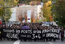 Manifestation de soutien aux sept militants poursuivis pour avoir aidé des migrants à entrer en France, le 8 novembre 2018 à Gap, dans les Hautes-Alpes