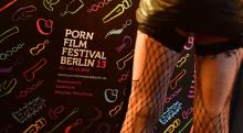 Devant l'affiche du Festival Porno de Berlin le 25 octobre 2018