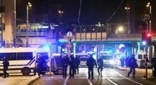 La police interdit l'accès d'une rue où Cherif Chekatt a commis un attentat à Strasbourg le 13 décembre 2018