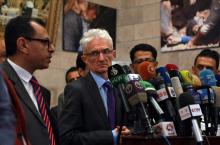 Le secrétaire général adjoint de l'ONU pour les affaires humanitaires Mark Lowcock s'adressant à la presse dans la capitale yéménite Sanaa le 29 novembre 2018