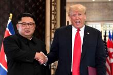 Le dirigeant nord-coréen Kim Jong Un et le président américain Donald Trump à Singapour le 12 juin 2018