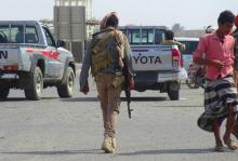 Un combattant des forces loyalistes yéménites dans une rue de Kokha, au sud du port stratégique de Hodeida, le 18 décembre 2018