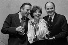 Maria Pacôme avec Jean Piat et Michel Roux lors de la remise du prix "Archanges" le 14 décembre 1978