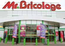 Le groupe de distribution Mr Bricolage a annoncé jeudi vouloir céder ses 65 magasins intégrés