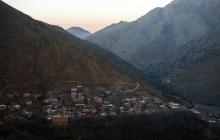 Photo du village d'Imlil et d'un massif du Haut-Atlas, dans le sud du Maroc, le 18 décembre 2018