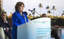 Louise Arbour, la représentante spéciale de l'ONU pour les migrations, prononce un discours devant le forum mondial sur la migration et le développementon, à Marrakech, le 5 décembre 2018
