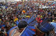 Des autochtones lors d'une manifestation contre le gouvernement à Brasilia, au Brésil, le 25 avril 2018