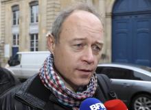 Le secrétaire général de la CGT-Spectacle Denis Gravouil devant le ministère du Travail à Paris, le 13 décembre 2017