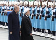 Les présidents turc Recep Tayyip Erdogan et iranien Hassan Rohani lors d'une cérémonie d'accueil à Ankara, le 20 décembre 2018